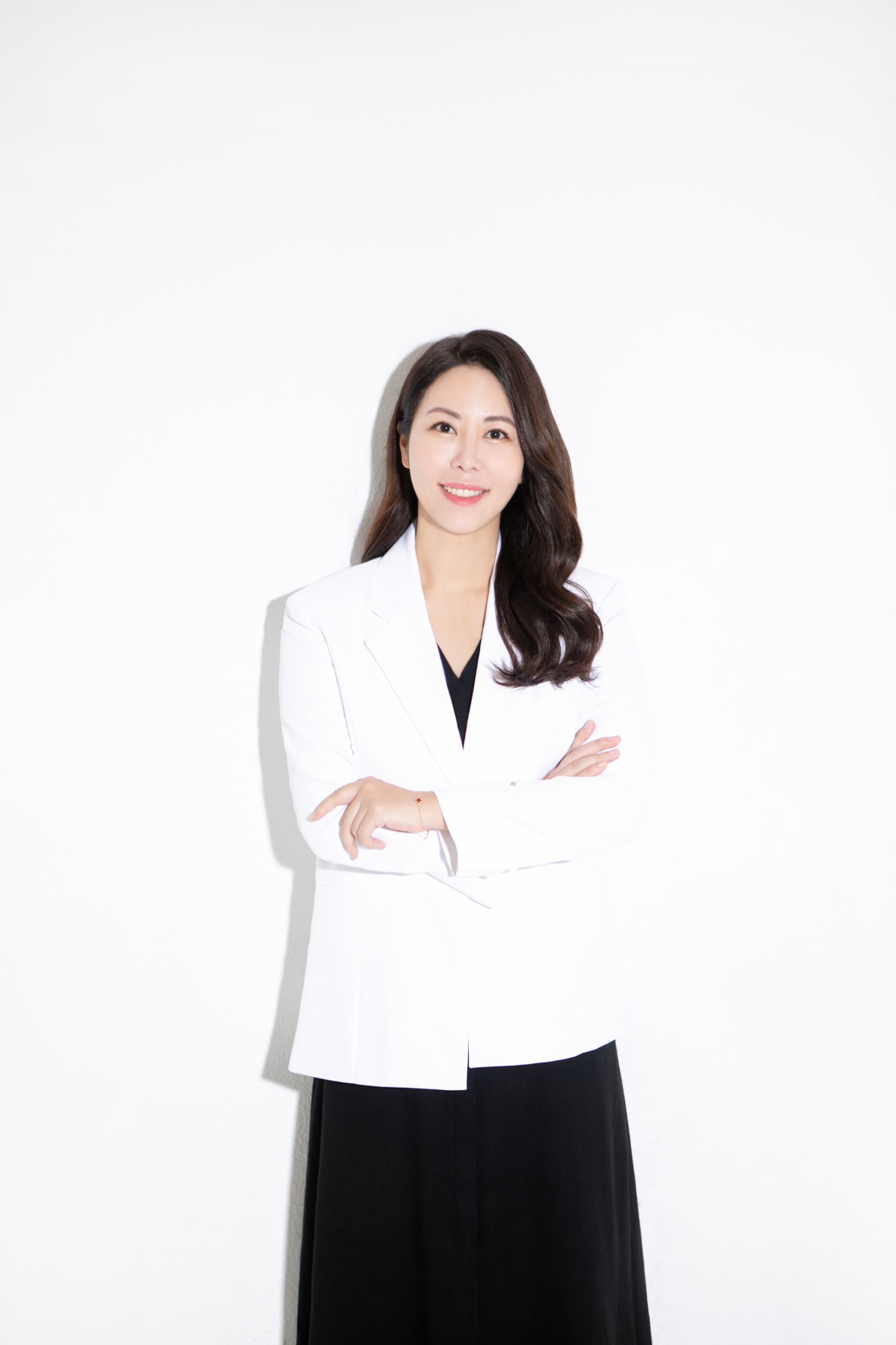 여드름흉터는 깎을지 채울지부터 갈립니다